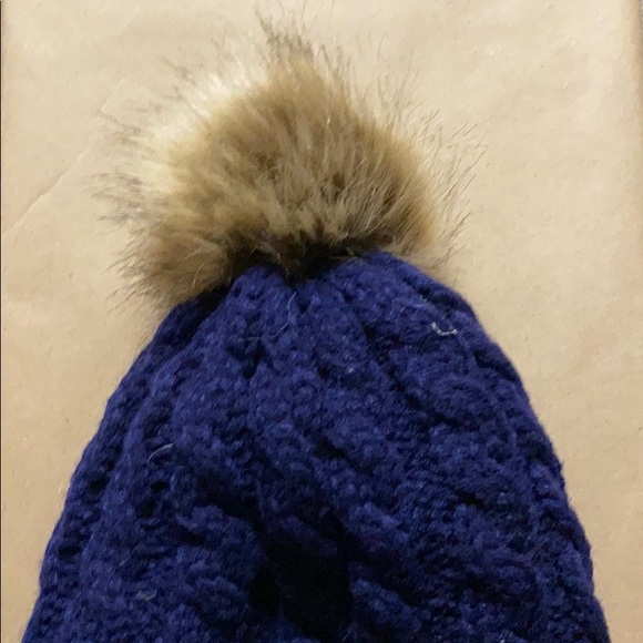 Winter hat with pompom. - Picture 2 of 3